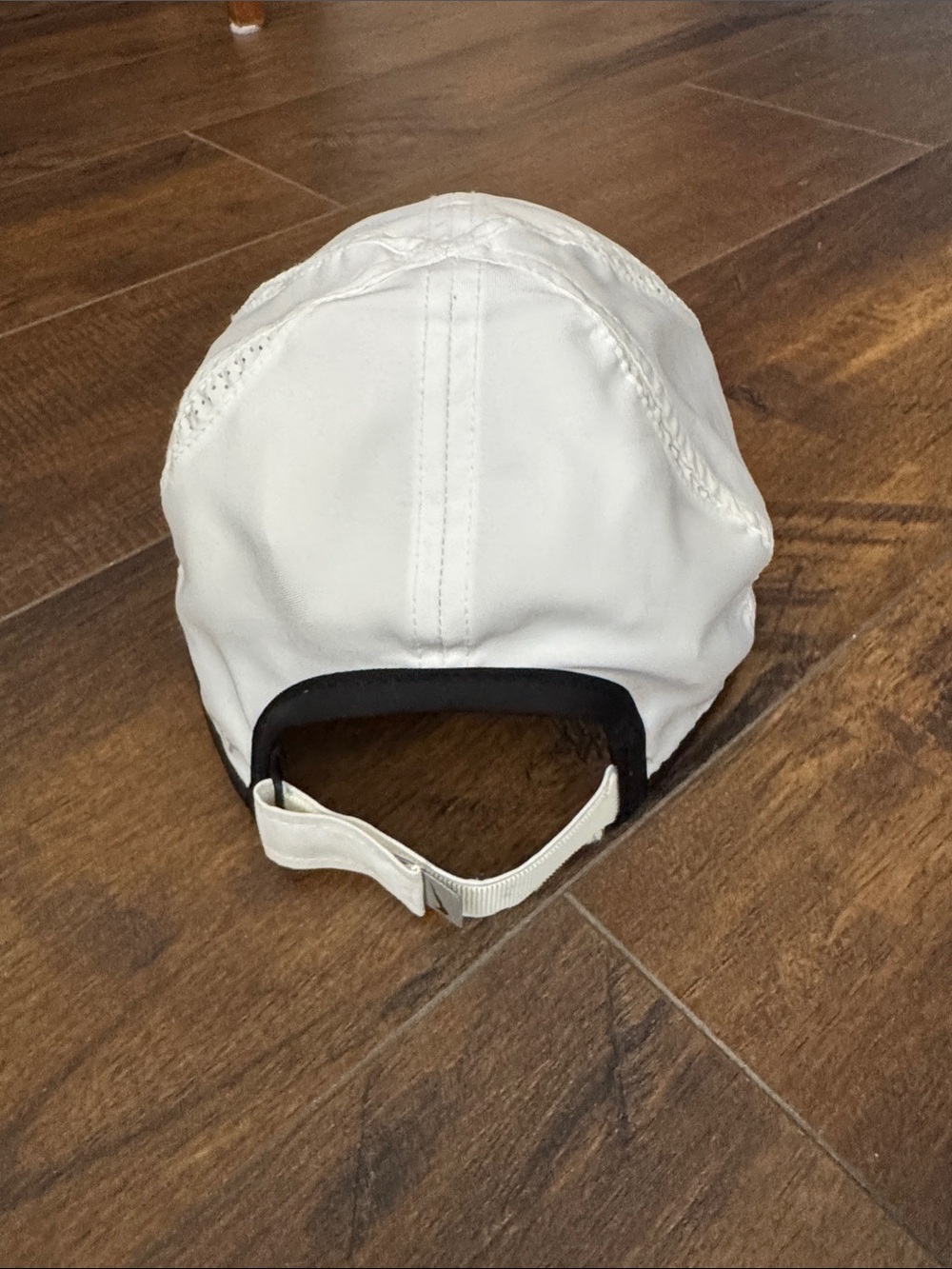 Nike Wimens White Cap with Black Swoosh Trim Tennis Running Athletic Summer OS - Picture 5 of 8